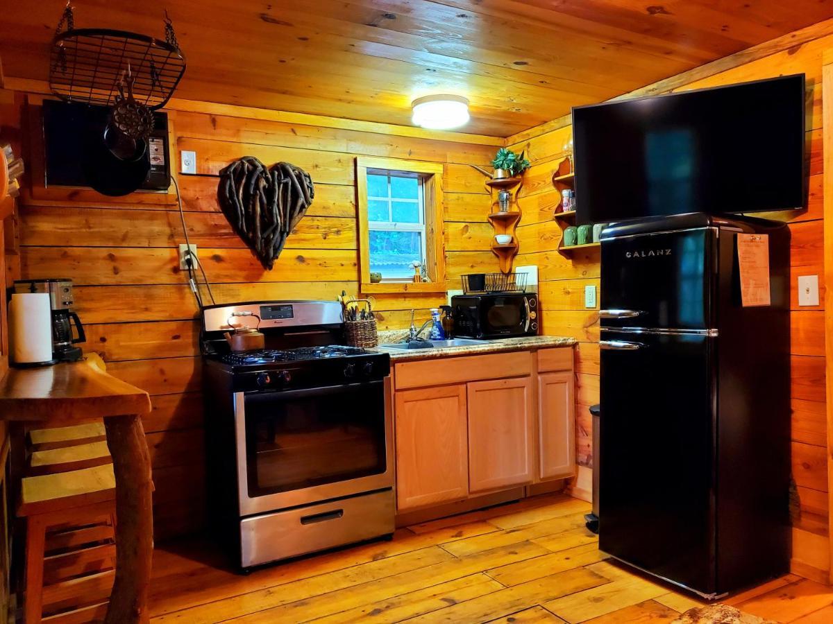 Lil' Log At Hearthstone Cabins And Camping - Pet Friendly Helen Exterior photo