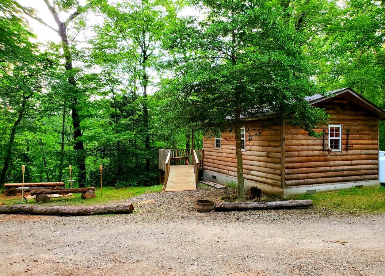 Lil' Log At Hearthstone Cabins And Camping - Pet Friendly Helen Exterior photo